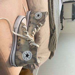 Converse size 7